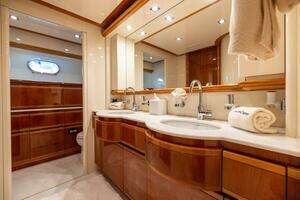 2001 Ferretti Yachts 94 Raised Pilothouse thumbnail 15