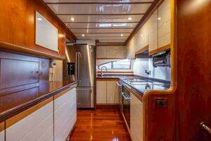 2001 Ferretti Yachts 94 Raised Pilothouse thumbnail 7