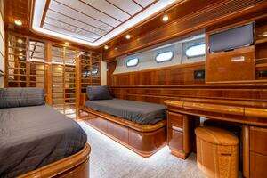 2001 Ferretti Yachts 94 Raised Pilothouse thumbnail 21