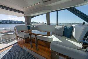 2025 Tiara Yachts 43 LE thumbnail 30
