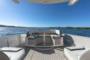 2025 Tiara Yachts 43 LE thumbnail 14