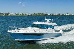 2025 Tiara Yachts 43 LE thumbnail 57