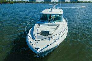 2025 Tiara Yachts 43 LE thumbnail 2