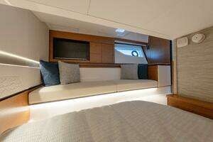2025 Tiara Yachts 43 LE thumbnail 43