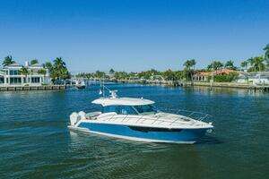 2025 Tiara Yachts 43 LE thumbnail 52