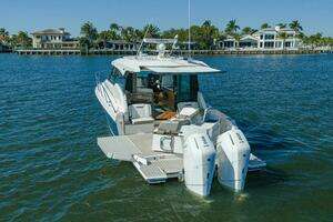 2025 Tiara Yachts 43 LE thumbnail 6