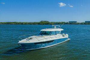 2025 Tiara Yachts 43 LE thumbnail 50
