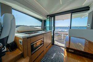 2025 Tiara Yachts 43 LE thumbnail 21