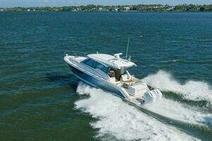 2025 Tiara Yachts 43 LE thumbnail 55
