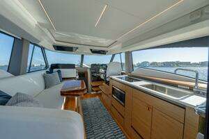 2025 Tiara Yachts 43 LE thumbnail 17