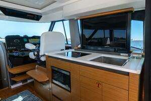 2025 Tiara Yachts 43 LE thumbnail 20