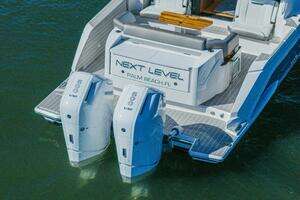 2025 Tiara Yachts 43 LE thumbnail 9