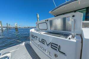 2025 Tiara Yachts 43 LE thumbnail 11