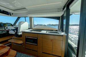 2025 Tiara Yachts 43 LE thumbnail 19