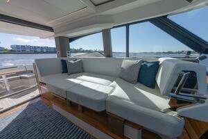 2025 Tiara Yachts 43 LE thumbnail 31