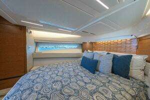 2025 Tiara Yachts 43 LE thumbnail 37