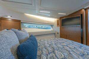 2025 Tiara Yachts 43 LE thumbnail 38