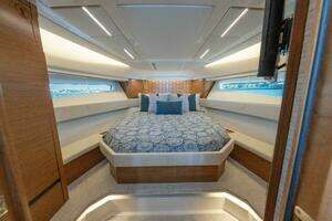 2025 Tiara Yachts 43 LE thumbnail 34