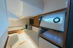 2025 Tiara Yachts 43 LE thumbnail 44