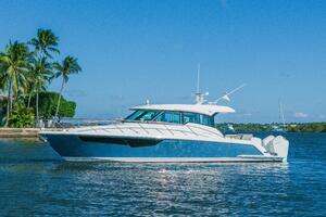 2025 Tiara Yachts 43 LE thumbnail 1