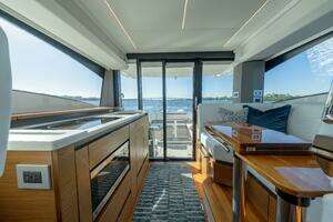 2025 Tiara Yachts 43 LE thumbnail 28