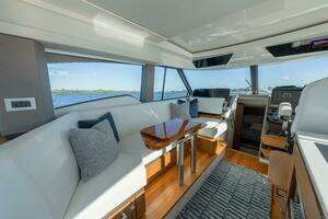 2025 Tiara Yachts 43 LE thumbnail 18