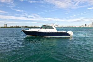 42FT (12.98M) HINCKLEY Worth Avenue Yachts