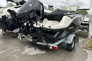 17ft Bayliner Yacht For Sale