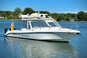 2017 Everglades 350 LX thumbnail 1