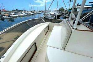 1986 Chris-Craft 422 COMMANDER thumbnail 9
