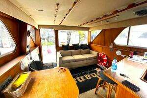 1986 Chris-Craft 422 COMMANDER thumbnail 12