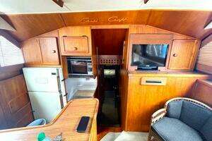 1986 Chris-Craft 422 COMMANDER thumbnail 13