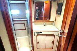 1986 Chris-Craft 422 COMMANDER thumbnail 16