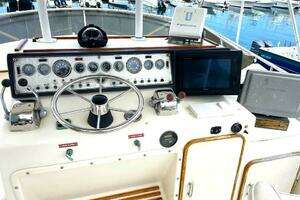 1986 Chris-Craft 422 COMMANDER thumbnail 8