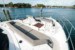 2019 Cruisers Yachts 60 Cantius thumbnail 40