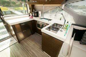 2019 Cruisers Yachts 60 Cantius thumbnail 2