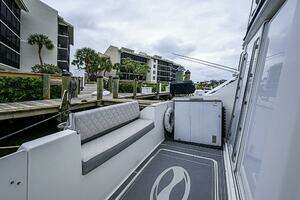 2000 Silverton 442 Cockpit Motoryacht thumbnail 15