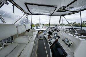 2000 Silverton 442 Cockpit Motoryacht thumbnail 9