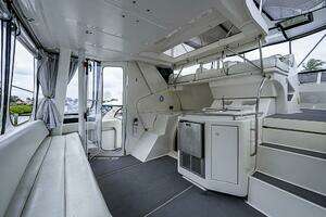 2000 Silverton 442 Cockpit Motoryacht thumbnail 11