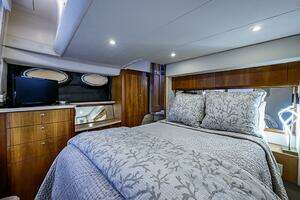 2000 Silverton 442 Cockpit Motoryacht thumbnail 22