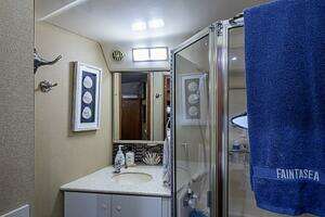 2000 Silverton 442 Cockpit Motoryacht thumbnail 27