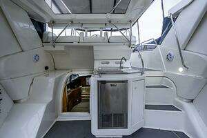 2000 Silverton 442 Cockpit Motoryacht thumbnail 12