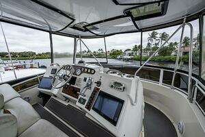 2000 Silverton 442 Cockpit Motoryacht thumbnail 8