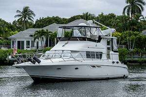 2000 Silverton 442 Cockpit Motoryacht thumbnail 2