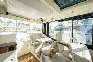 2023 Boston Whaler 405 Conquest thumbnail 29