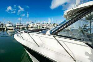 2023 Boston Whaler 405 Conquest thumbnail 19