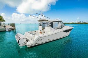 41FT (12.5M) BOSTON WHALER yacht for sale
