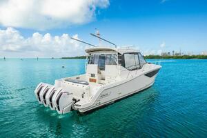 41FT (12.5M) BOSTON WHALER Worth Avenue Yachts