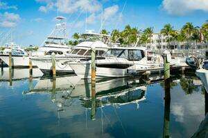 2023 Boston Whaler 405 Conquest thumbnail 15