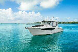 2023 Boston Whaler 405 Conquest thumbnail 9